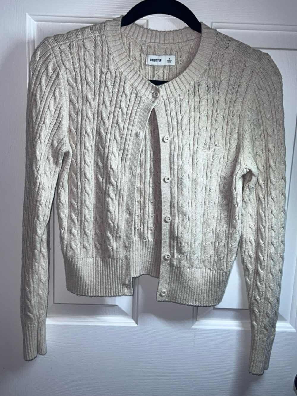 Hollister Cream Cable Knit Crewneck Sweater/ cardigan